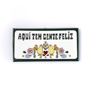 PLACA GRANDE - AQUI TEM GENTE FELIZ - CASAL DE PÁSSAROS