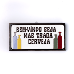 PLACA GRANDE - BEM VINDO SEJA MAS TRAGA CERVEJA - PRETO