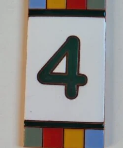 NÚMERO 4 - QUADRADINHO COLORIDO