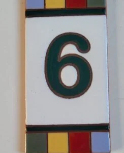 NÚMERO 6 - QUADRADINHO COLORIDO